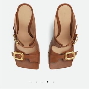 **NEW IN BOX**Bottega Veneta Stretch Buckle Mule Sandal